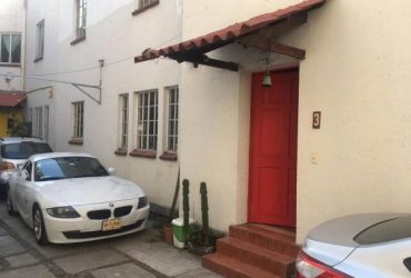 AV MONTERREY VENDE BONITA CASA