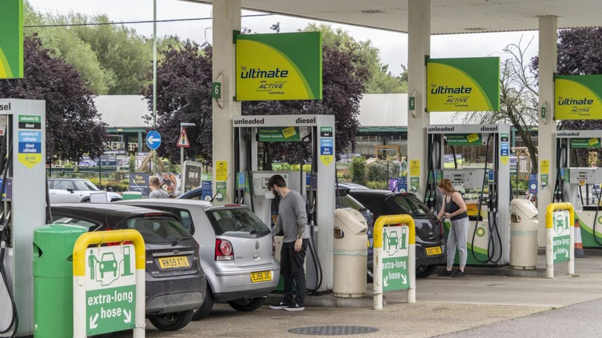 Palo descomunal al coche eléctrico, este país europeo permitirá los coches de combustión hasta al menos 2048